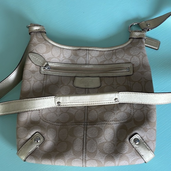 Coach shoulder purse champagne and gold - Picture 7 of 9